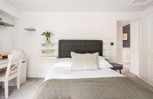 Cotswold Cheltenham, whole house with hot tub - Photo 65