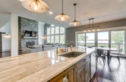 Steps From Oneida Lake Spacious Gem with Game Room! - Foto 10