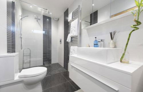 Two Bare Feet - Photo 22