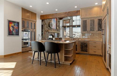 Private Hot Tub, Theater Room, Valet Parking and Ski & Boot Storage at Ritz Carlton - Foto 19