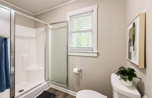 King Bed! Soaking tub! Fenced Yard w Screen Patio - Foto 40