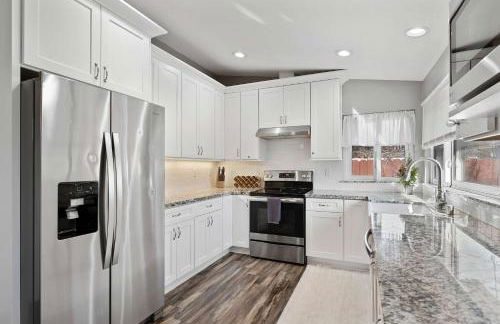 Family 4BR Home with Patio by Willowcreek Park - Foto 18