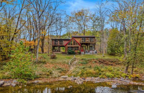 River Time Cabin - Riverfront, Hot Tub, Screen Porch, Fishing, Games, View, 3 King Beds - Photo 3