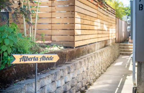 Walkable Apt Next to Restaurants, Bars, and Shops! - Foto 28