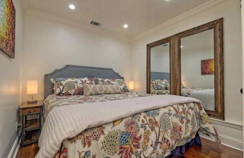 King Bed Bungalow Just Feet from Historic Main Street - Foto 3