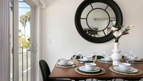 Experience Luxury 4BR Townhouse Sleeps 8 with Parking - Foto 4