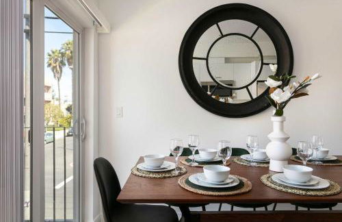 Experience Luxury 4BR Townhouse Sleeps 8 with Parking - Foto 4