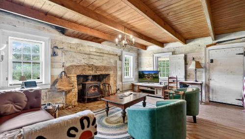 Historic Restored Farmhouse with Cowboy Cauldron Fire Pit Near Ice Mountain, Capon Bridge, West Virginia - Foto 2