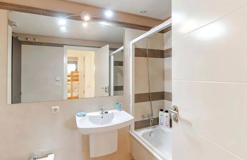 Pretty garden apartment next to a charming beach - Foto 13