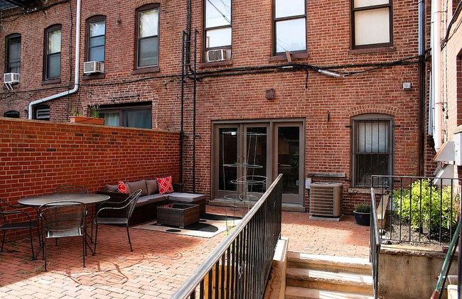 Maverick Suites at 402 Columbus Ave - Foto 1