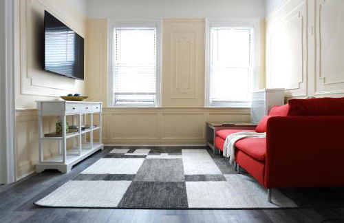 Newly Renovated - Minutes from the City - Foto 1