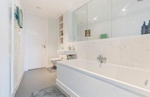 #79 World Famous Rotunda Skyline Views - Near Victoria Square - Sleeps 6 - " Perfect for contractors and Families" - Foto 7