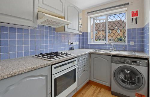 Luxurious 2-Bedroom Haven in Vibrant Robinhood: Ideal for Business or Leisure Stay - Photo 7