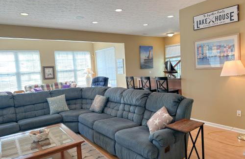 5 Bedroom Home in Old Homestead II - Photo 3