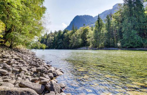 Walk to Skykomish River: Wooded Escape w/ Fire Pit - Foto 2