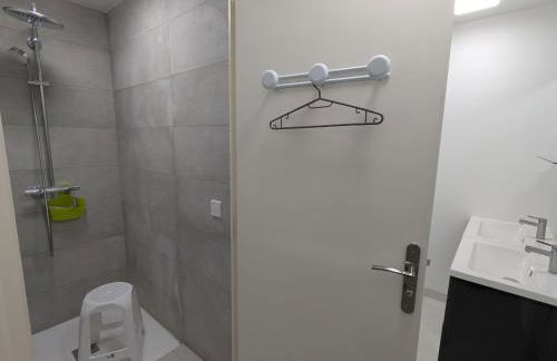 Gîte convivial avec climatisation, 4 chambres, terrasse, parking - 6 pers. - FR-1-590-567 - Foto 15