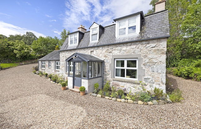 JOIVY Exceptional Cottage W/ Stunning Country Views - Photo 62