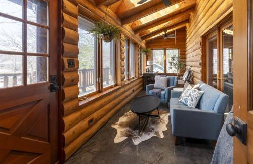 Luxury Log Cabin w Beach & Dock Sleeps 12 - Photo 8