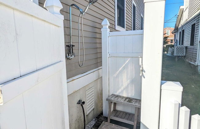 Waves 'n Wooder by Avantstay Swimspa + Game Room, Walk to Beach - Foto 18