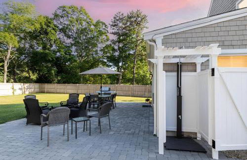 Renovated & Sophisticated Home Near Beach & Shops! - Photo 8