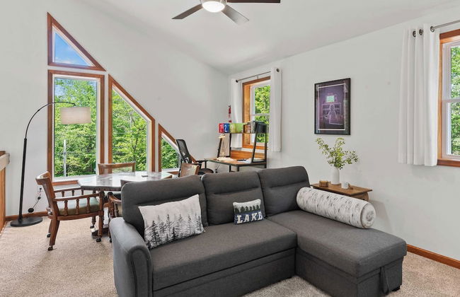 Maple Oasis by Avantstay Newly Built w/ Hot Tub, Game Room & Fire Pit - Photo 6