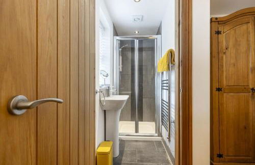 The Terrace - Beautiful 1-Bed with Roof Terrace Pass the Keys - Photo 18