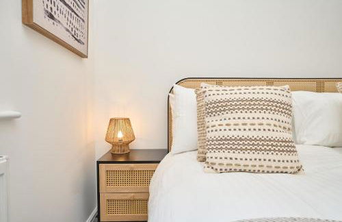 Riviera View - A Stunning Large 1 Bed Apt - Private Parking - 5 Mins To Beach - Dog Friendly - Close To Ventnor, Shanklin & Sandown - Ideal For Friends, Families & Business Travellers - Managed By "Greenstay Serviced Accommodation" - Foto 7