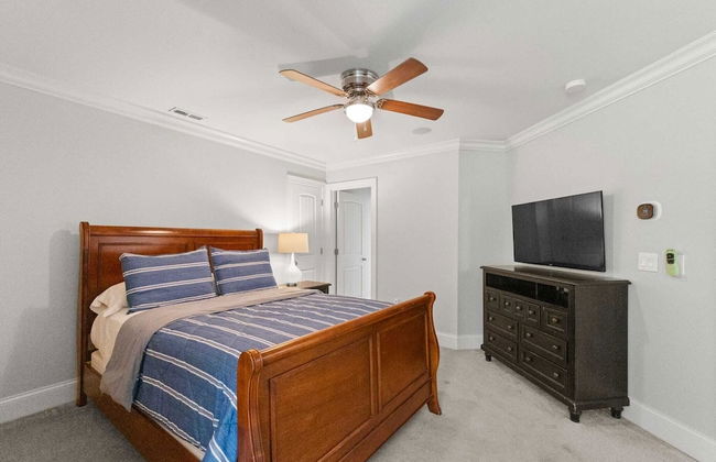 Lakefront 6bdr, Priv Dock, Game Room, Firepit Jake's Lake House by Avantstay - Foto 36