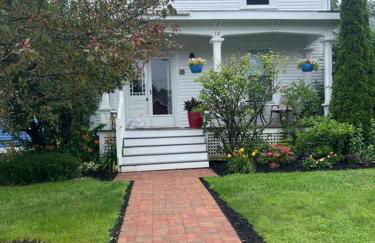 Falls Farmstead 1865 Ellis House Cozy and Comfy Apt #1 - Foto 2