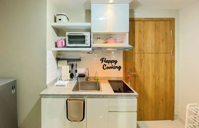 Homey and Nice 1BR at LRT City Jatibening Apartment - Photo 8