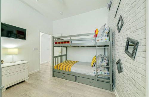 596 Modern 5 bed home overlooking beautiful golf course and conservation with Games room - Foto 58