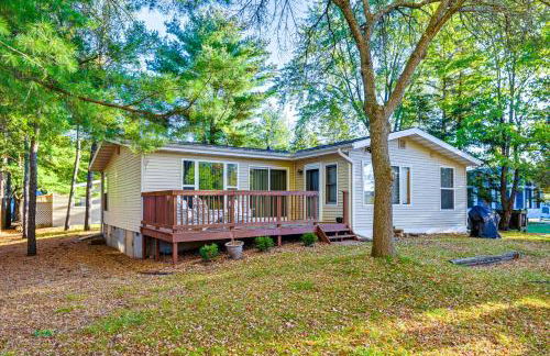 Lakefront Nekoosa Home Private Beach and Boat Dock! - Foto 2