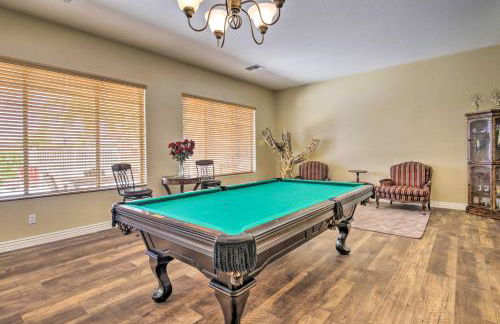 Pool Table, Yard and Grill Luxe Queen Creek Escape - Foto 7