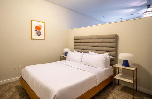 CozySuites MusicRow Astonishing Studio with free parking 23 - Foto 1