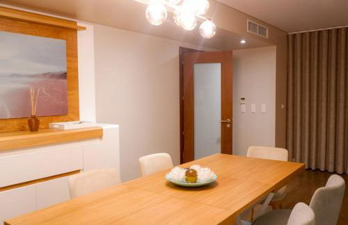 Luxury 2BR Spacious & Stylish with Patio near Metro - Foto 12