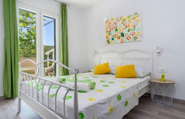 Tranquil Oasis Holiday Home Primorski Dolac With Pool - Foto 2