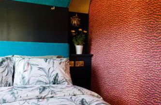 The Showman's Carriage w King Bed close to beach - Foto 38