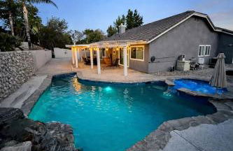 Luxury 4 Bedroom Home Pool Big Yard San Bernardino - Foto 23