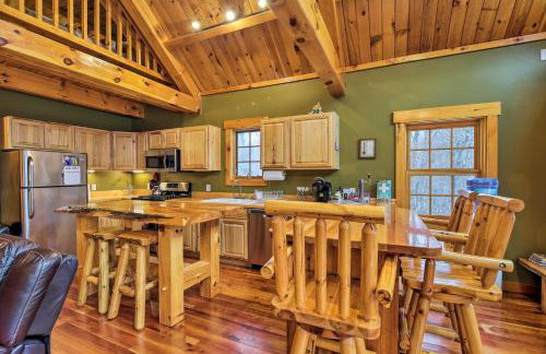 Ski Lodge Mtn Retreat with Fire Pit, Deck and Views! - Foto 8