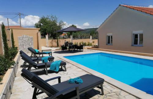 Villa Mir Pridraga - Photo 1