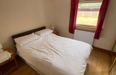 Two Bedroom Bungalow No2 - Secure Gated Parking - Foto 13