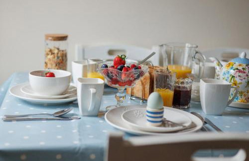 Saintfield Centre - Sleeps 8 - Garage & patio - Foto 10