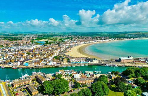 The Seagulls 3 Bedroom House with Parking Weymouth - Photo 8