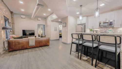 Charming 1 Bedroom Apt Laundry in Unit - Photo 5