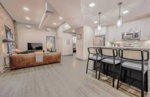 Charming 1 Bedroom Apt Laundry in Unit - Photo 5