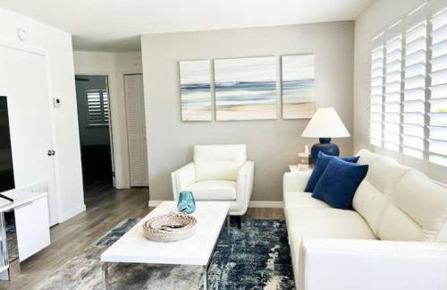 Modern Apartment - 3 of 4 - Photo 2