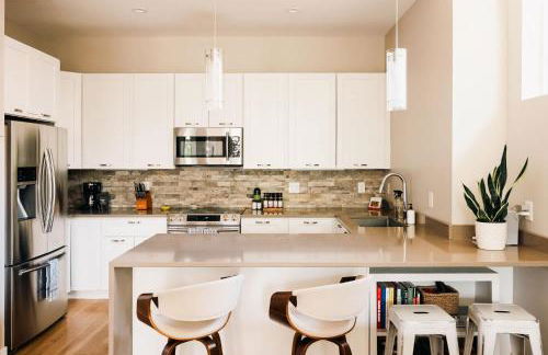 Modern Comfort w Mountain Views - Pet-Friendly - Foto 13