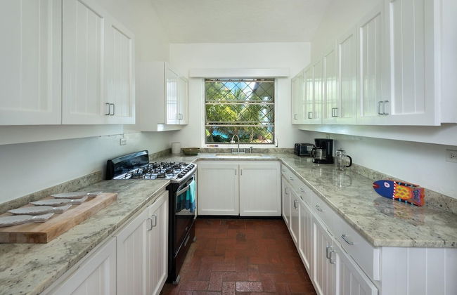 Secluded Beachfront Villa with Large Pool and Gardens - Fryers Well Bay by BSL Rentals - Foto 5