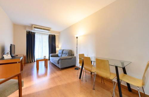 MLE16A2320 - Amplio piso 1 dormitorio en Chamartín - Alquiler temporal - Photo 2