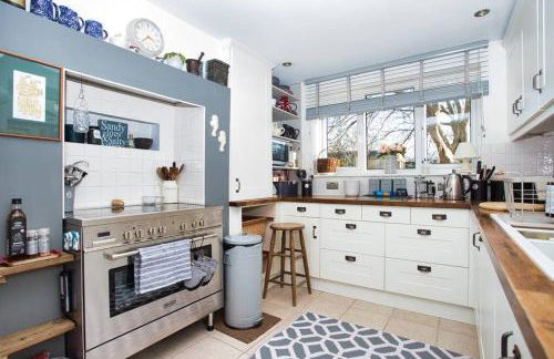 Restful and Cosy 4 Bed Home Minutes from the Beach - Foto 19